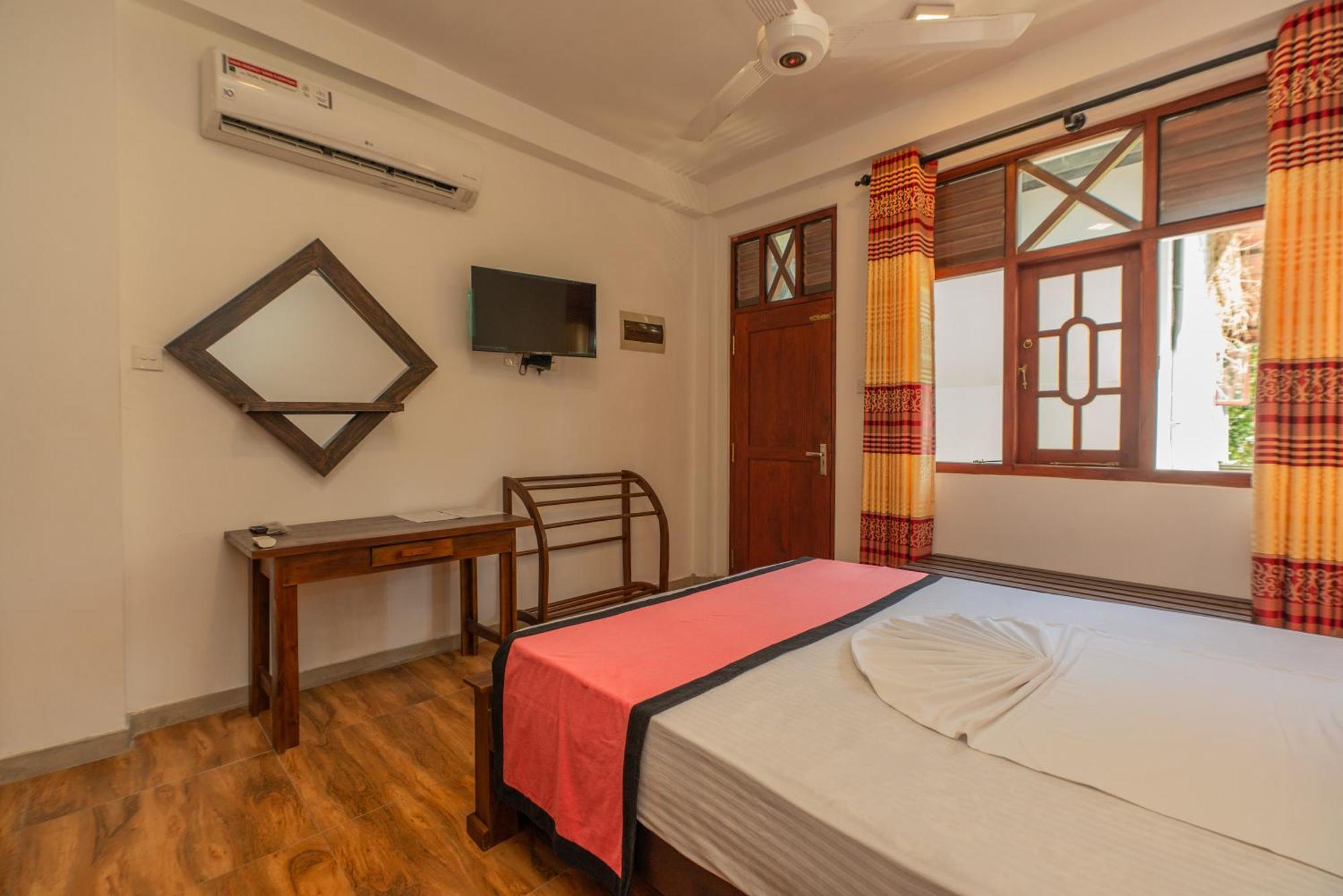 The Calm Of8 Hotel Unawatuna Exterior photo